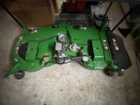 John Deere 7-Iron Commercial 60 mower deck off tractor.jpg John Deere 7-Iron Commercial 60 mower deck off tractor.jpg