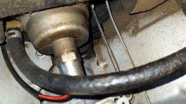 leak-under-carb3.jpg