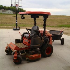 Tractor Supply swivel haul and dump wagon.