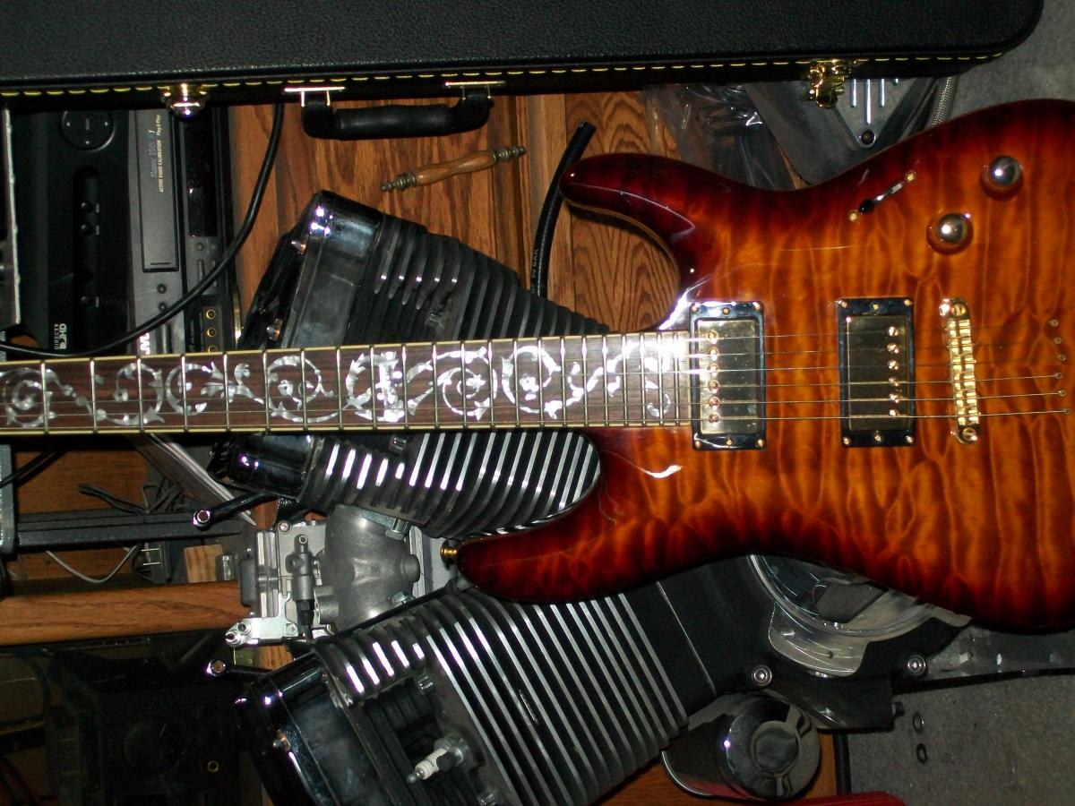 100 0699 Schecter