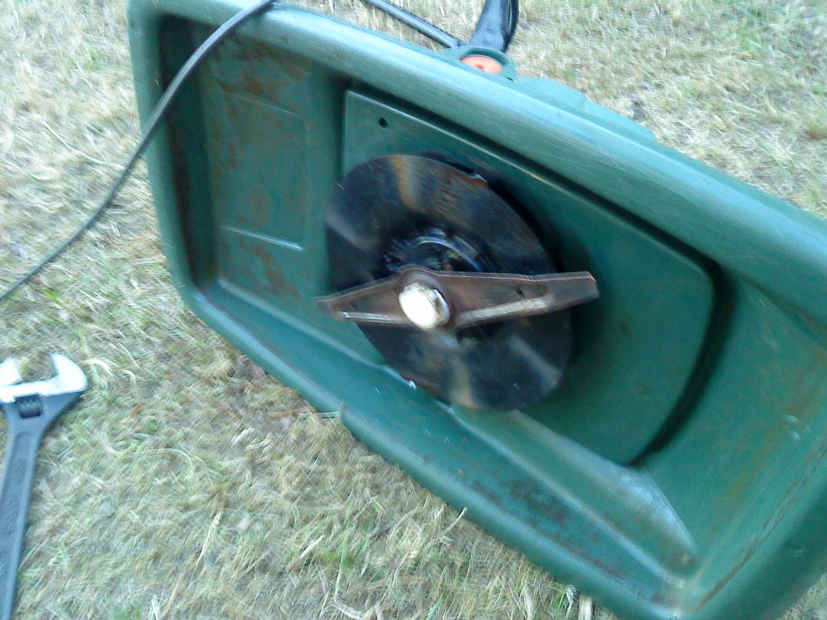 GX302 conecting the engine, starter and cutting blade 3