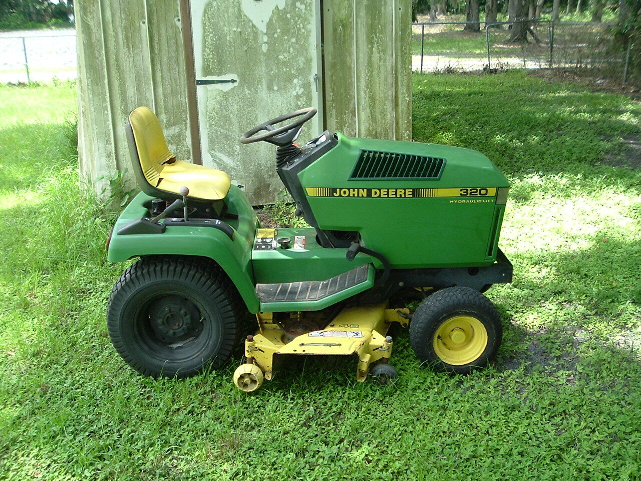 JOHN DEERE 320 001.jpg | Lawn Mower Forum