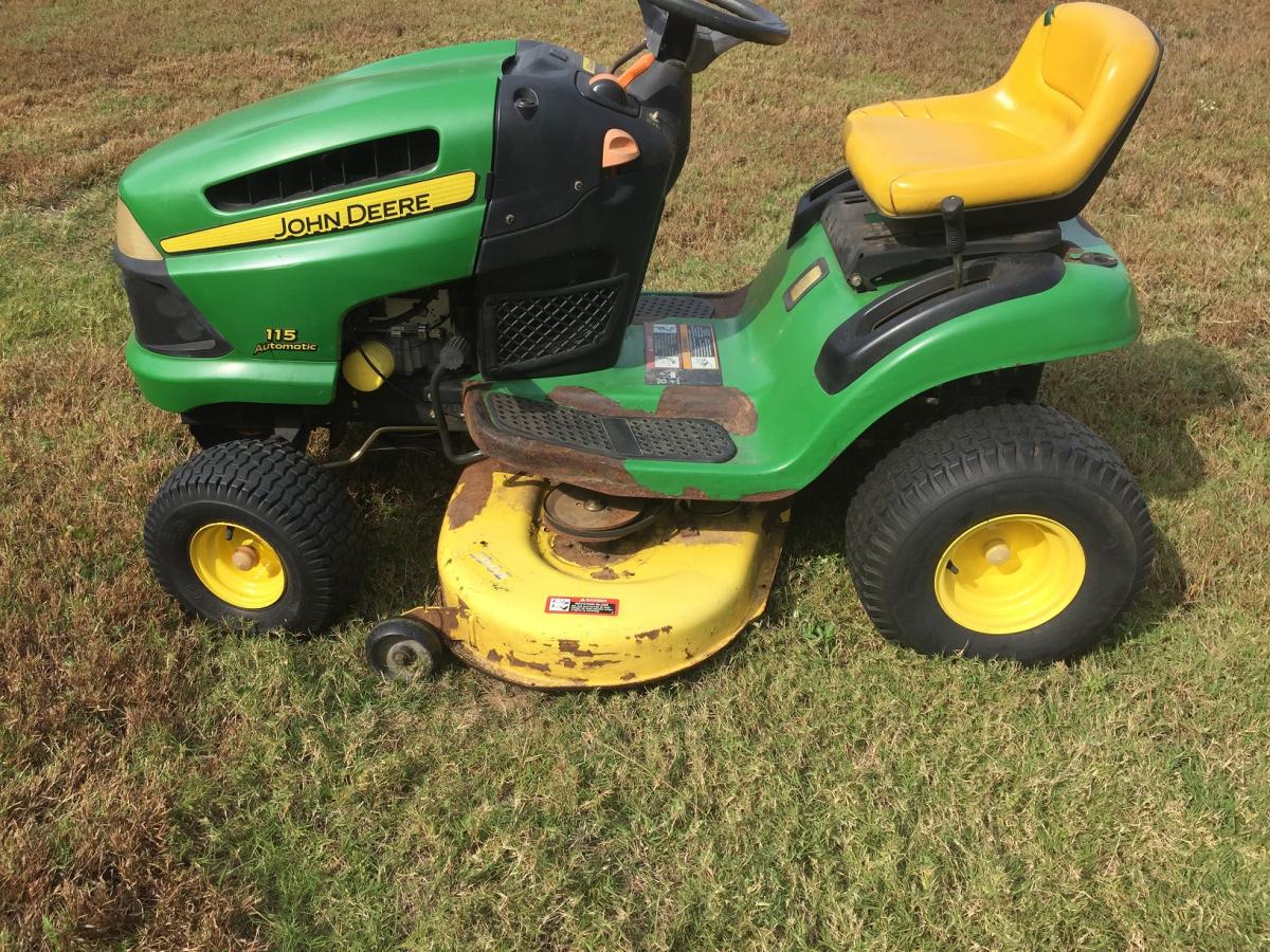 Left Side
Left is same as the right side loss of paint as it chips off the body and most is missing on the mower deck.