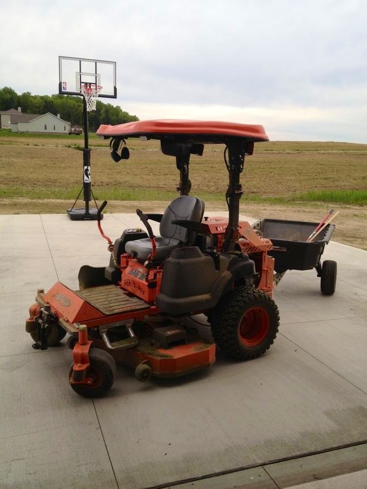 Tractor Supply swivel haul and dump wagon.